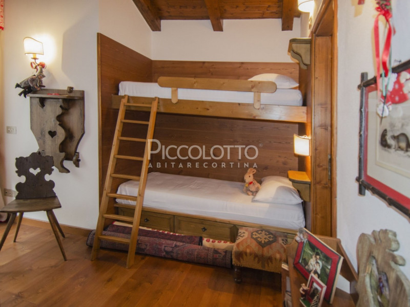 Rif. A583 - DISPONIBILE AGOSTO 2026 - 10 GENNAIO - PASQUA 2027

Cortina d'Ampezzo in zona adiacen...