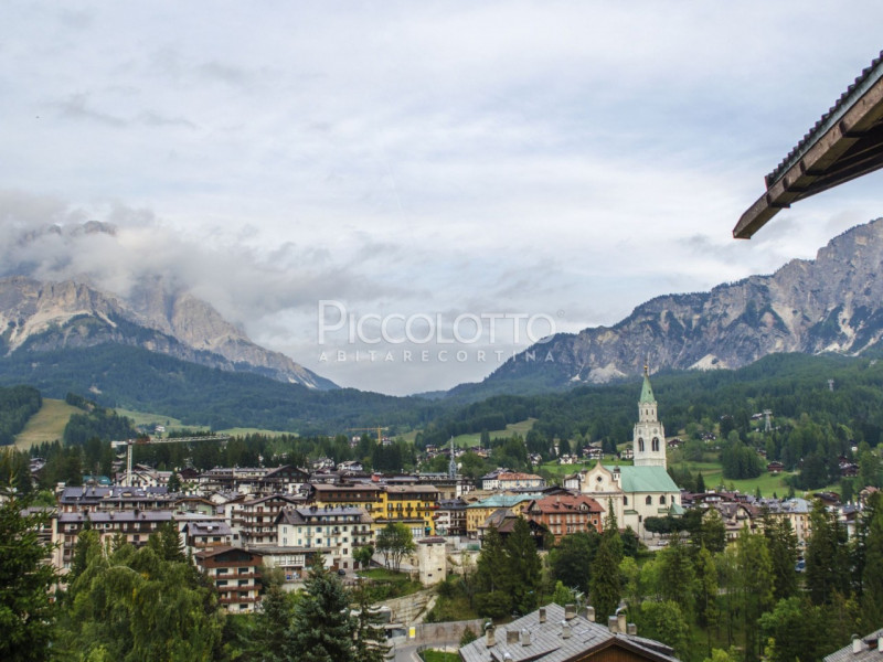 Rif. A583 - DISPONIBILE AGOSTO 2026 - 10 GENNAIO - PASQUA 2027

Cortina d'Ampezzo in zona adiacen...