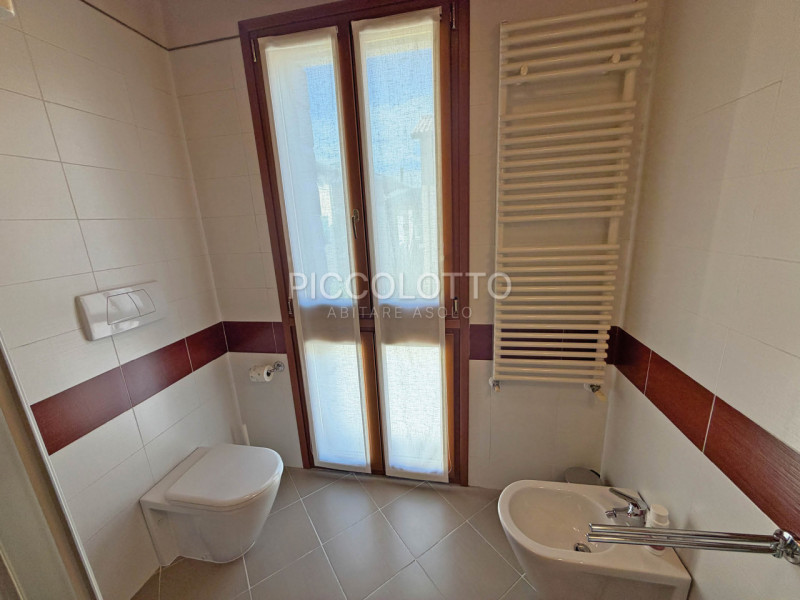 Rif. V2767 - Nel cuore di Asolo, "città dai cento orizzonti", raffinato appartamento duplex in ve...