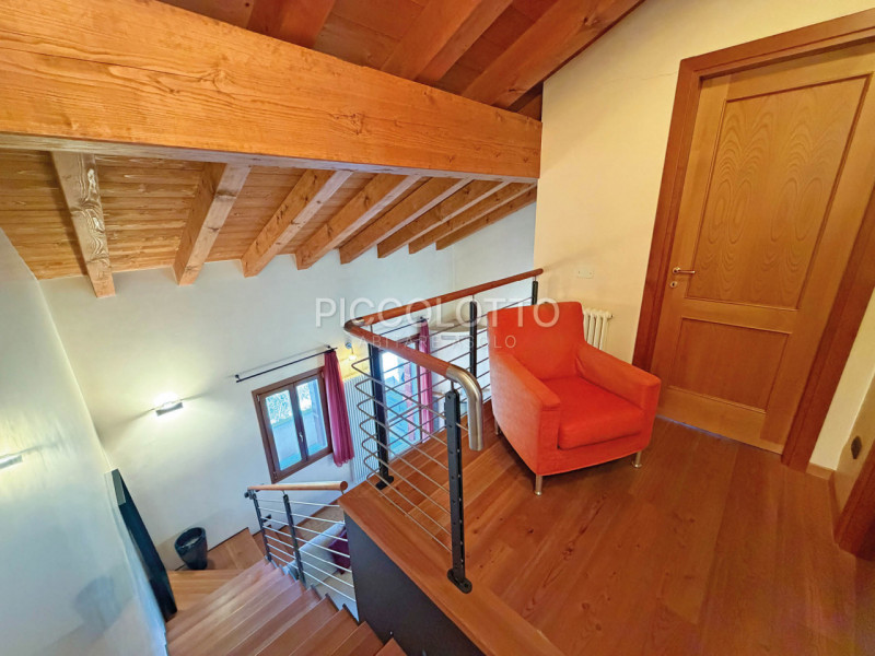 Rif. V2767 - Nel cuore di Asolo, "città dai cento orizzonti", raffinato appartamento duplex in ve...