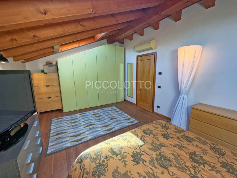 Rif. V2767 - Nel cuore di Asolo, "città dai cento orizzonti", raffinato appartamento duplex in ve...
