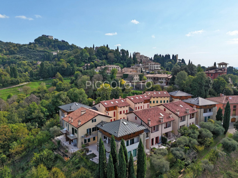 Rif. V2767 - Asolo Centro Storico, in prestigioso contesto residenziale "Borgo Santa Caterina", s...
