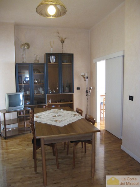 VIALE ROMA: TRICAMERE ARREDATO IN CENTRO STORICO. RICHIESTA EURO 1.200 + SPESE CONDOMINIALI RIF. ...