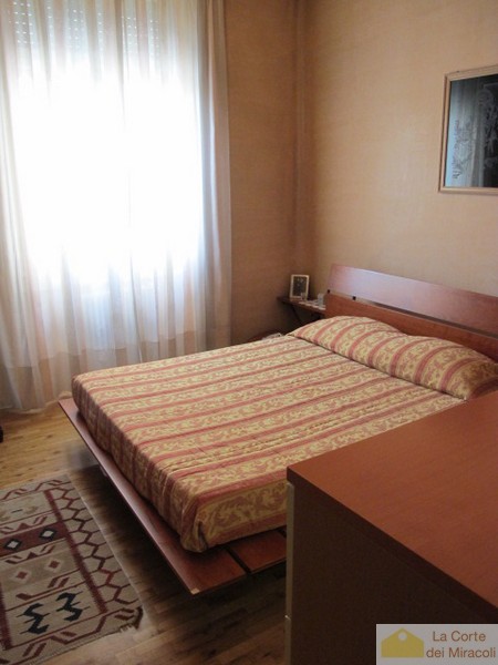 VIALE ROMA: TRICAMERE ARREDATO IN CENTRO STORICO. RICHIESTA EURO 1.200 + SPESE CONDOMINIALI RIF. ...