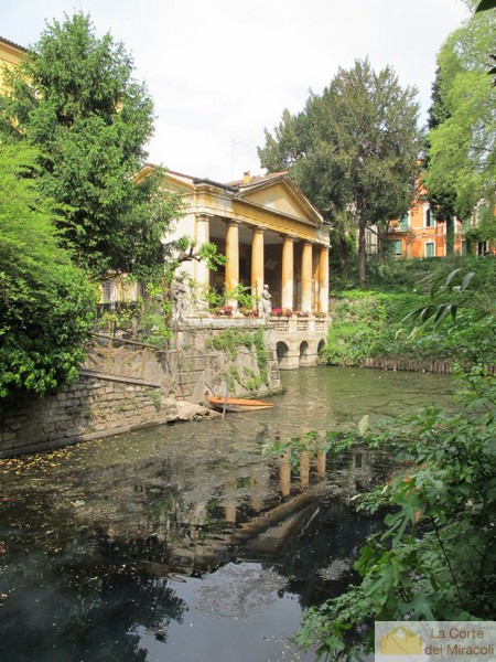 VIALE ROMA: TRICAMERE ARREDATO IN CENTRO STORICO. RICHIESTA EURO 1.200 + SPESE CONDOMINIALI RIF. ...