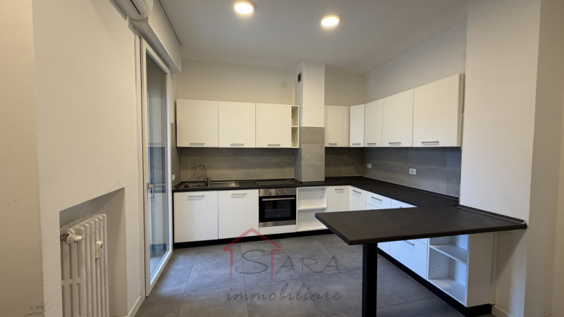 PADOVA - zona Largo Europa

Sara Immobiliare propone in locazione appartamento di 150 mq , sito a...