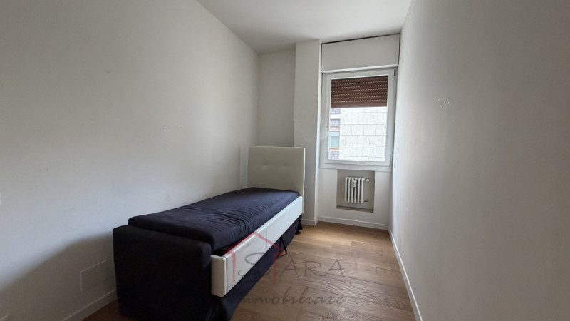 PADOVA - zona Largo Europa

Sara Immobiliare propone in locazione appartamento di 150 mq , sito a...