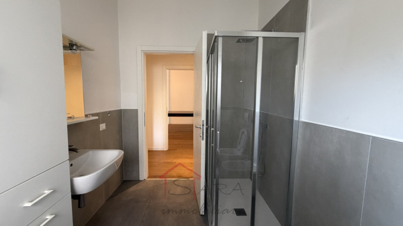 PADOVA - zona Largo Europa

Sara Immobiliare propone in locazione appartamento di 150 mq , sito a...