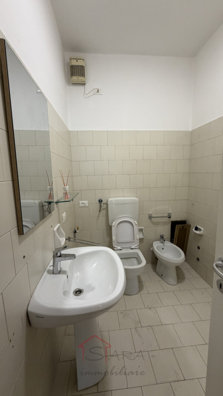 PADOVA - zona Largo Europa

Sara Immobiliare propone in locazione appartamento di 150 mq , sito a...