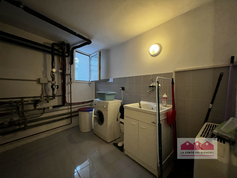 SAN ROCCO: IN PIACEVOLE E CURATO RESTAURO, IN UNA DELLE ZONE PIÙ BELLE DEL CENTRO STORICO, PROPON...