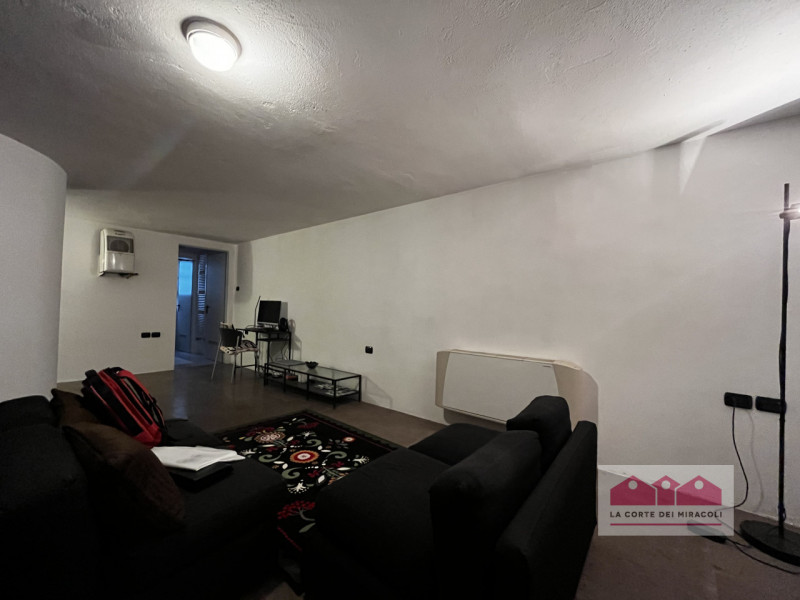 SAN ROCCO: IN PIACEVOLE E CURATO RESTAURO, IN UNA DELLE ZONE PIÙ BELLE DEL CENTRO STORICO, PROPON...