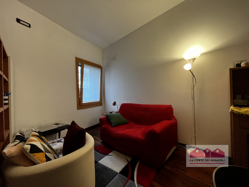 SAN ROCCO: IN PIACEVOLE E CURATO RESTAURO, IN UNA DELLE ZONE PIÙ BELLE DEL CENTRO STORICO, PROPON...