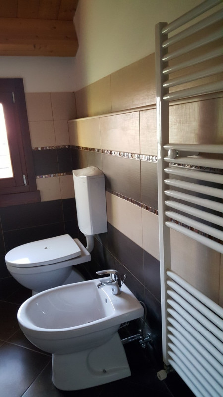 Proponiamo in vendita, nel comune di Este, un raffinato appartamento tipologia duplex disposto su...