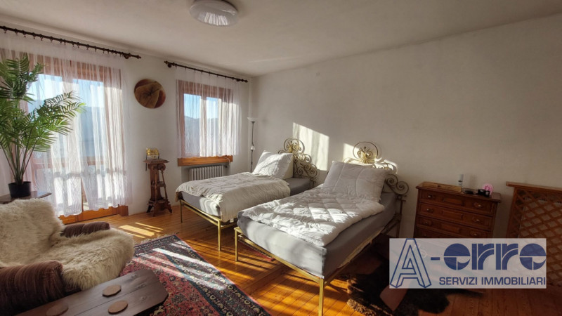 Ad Arsiè, in località Rivai, in una posizione panoramica e sempre soleggiata, proponiamo in vendi...