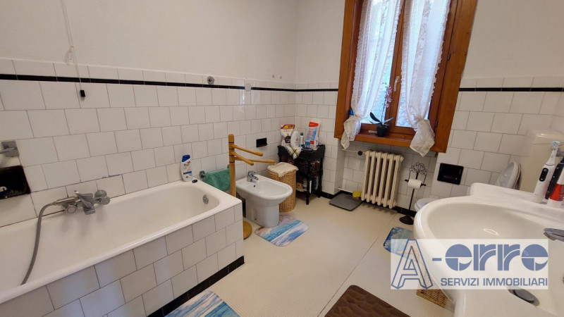 Ad Arsiè, in località Rivai, in una posizione panoramica e sempre soleggiata, proponiamo in vendi...
