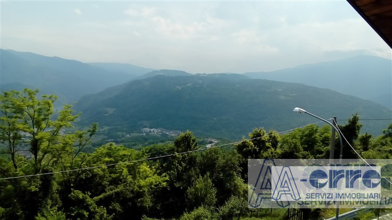 Ad Arsiè, in località Rivai, in una posizione panoramica e sempre soleggiata, proponiamo in vendi...