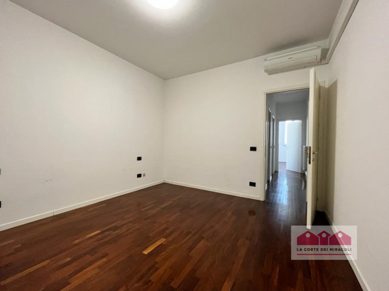 PIAZZA BIADE: IN ELEGANTE E BEN ABITATO CONTESTO PROPONIAMO IN LOCAZIONE UN GRAZIOSO APPARTAMENTO...