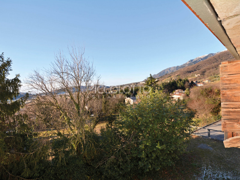 Rif. V3613 - Cavaso del Tomba, tipico Casale veneto in pietra, completamente da ristrutturare, in...