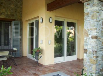 Caselle, appartamento nuovo posto in una palazzina di tre piani e di sei unità, dalle linee moder...