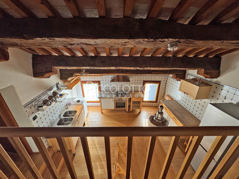 Asolo - In Palazzo storico di recente ristrutturazione, disponibile in locazione ampia mansarda d...