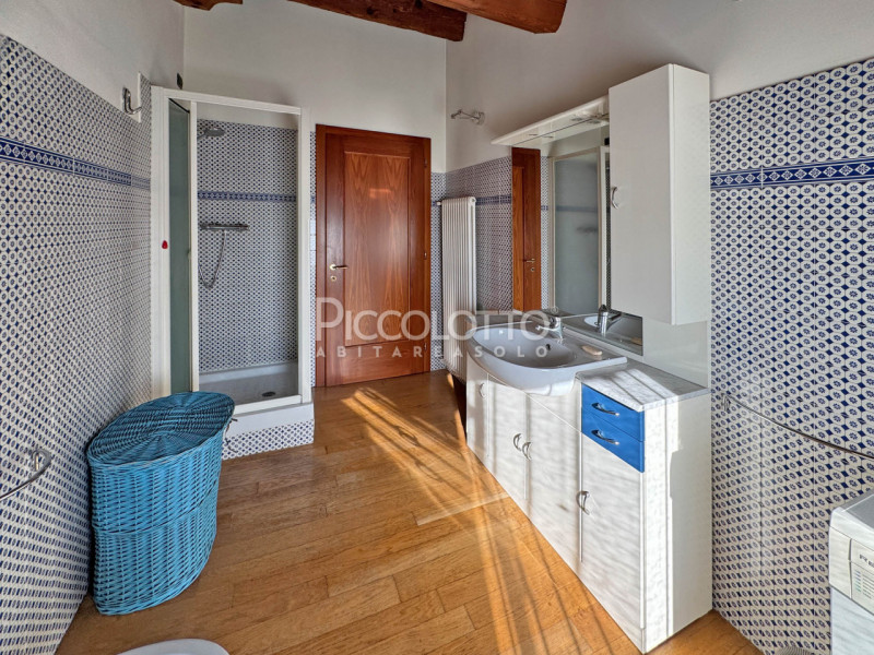 Asolo - In Palazzo storico di recente ristrutturazione, disponibile in locazione ampia mansarda d...