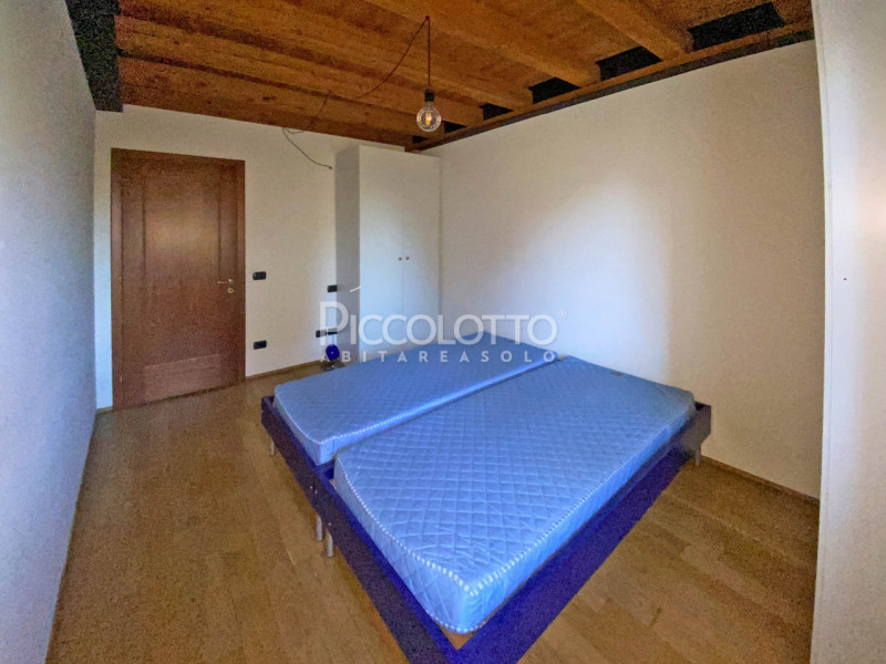 Asolo - In Palazzo storico di recente ristrutturazione, disponibile in locazione ampia mansarda d...