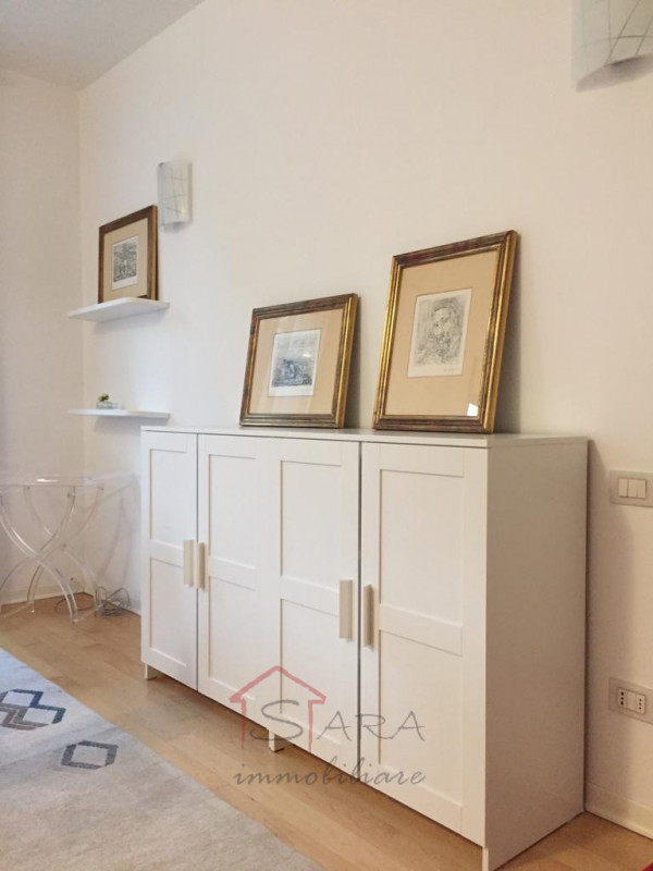 Disponibile dal 1 gennaio 2026, Sara Immobiliare propone in locazione un raffinato loft - openspa...