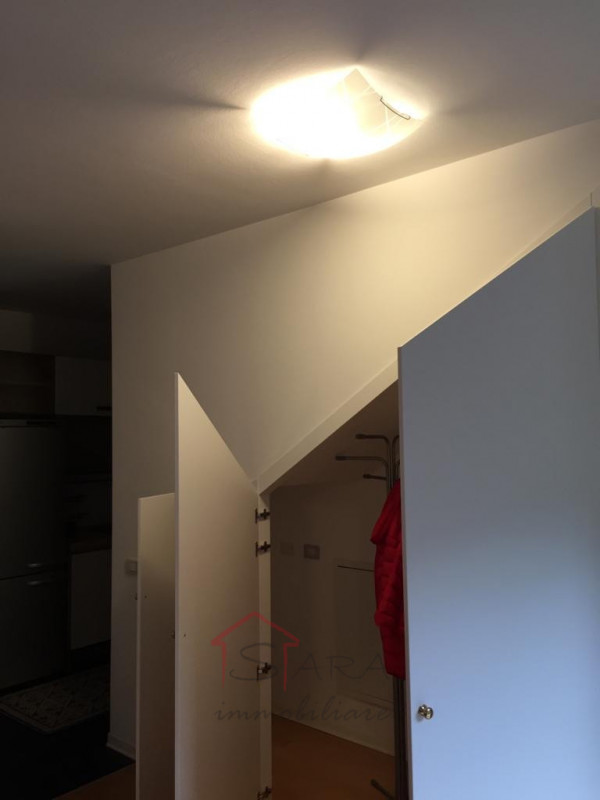 Disponibile dal 1 gennaio 2026, Sara Immobiliare propone in locazione un raffinato loft - openspa...