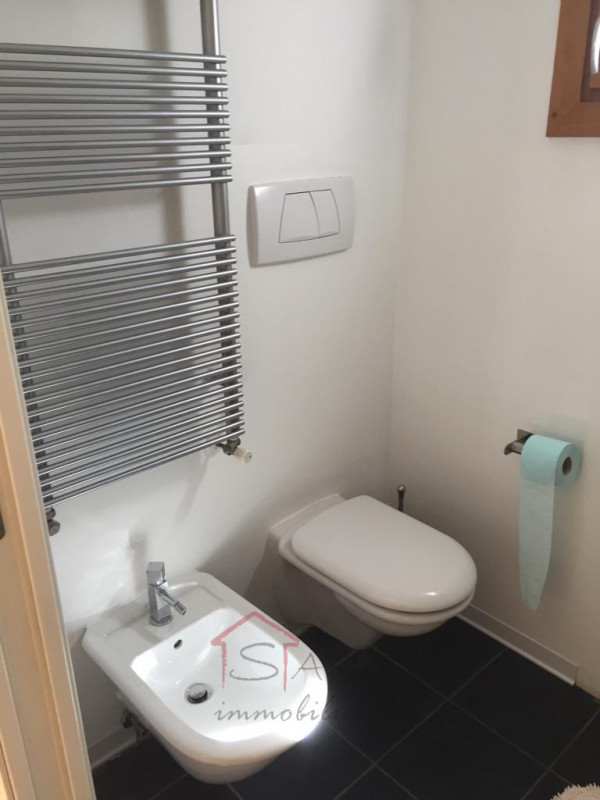 Disponibile dal 1 gennaio 2026, Sara Immobiliare propone in locazione un raffinato loft - openspa...