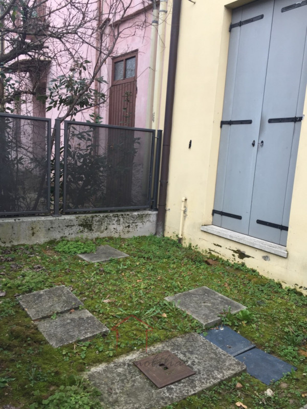 Disponibile dal 1 gennaio 2026, Sara Immobiliare propone in locazione un raffinato loft - openspa...