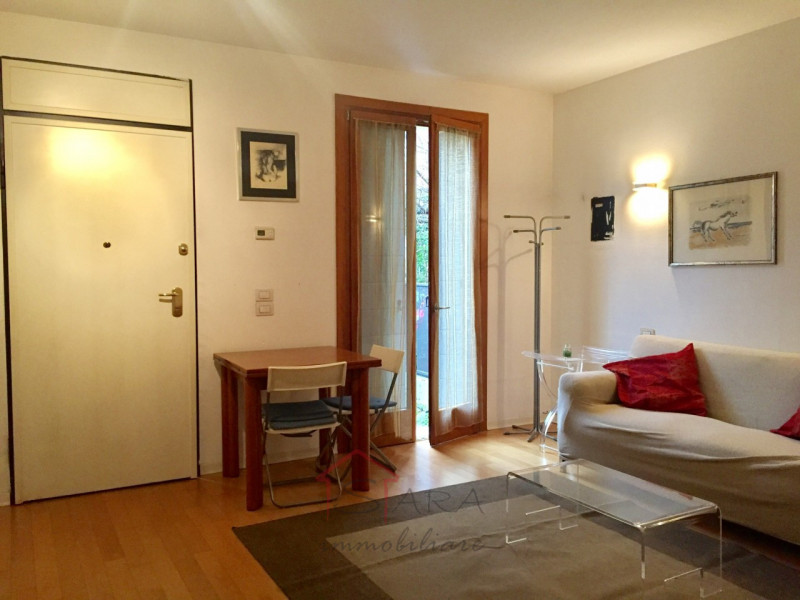 Disponibile dal 1 gennaio 2026, Sara Immobiliare propone in locazione un raffinato loft - openspa...