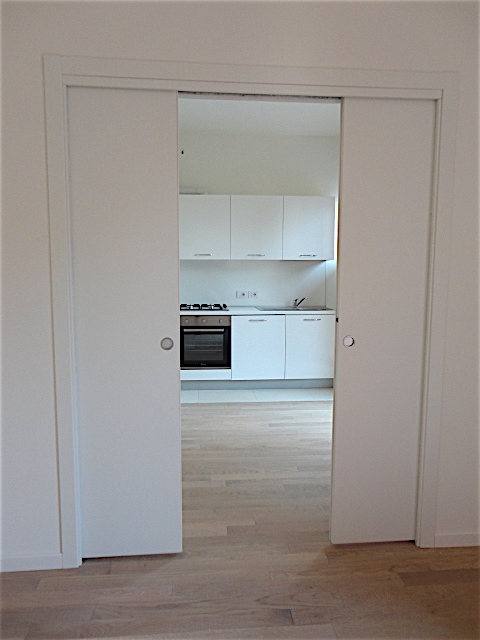 In uno stabile completamente rinnovato e con ascensore è disponibile all'ultimo piano un bellissi...