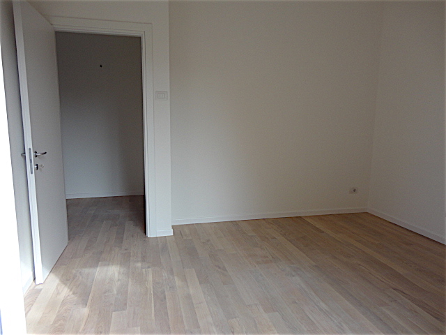 In uno stabile completamente rinnovato e con ascensore è disponibile all'ultimo piano un bellissi...