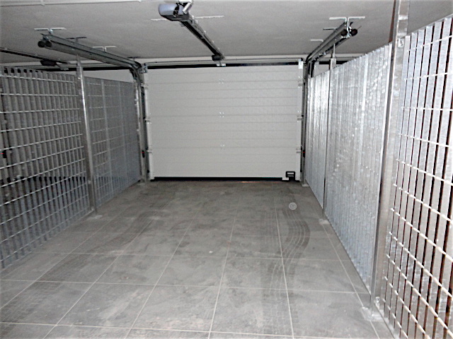 In uno stabile completamente rinnovato e con ascensore è disponibile all'ultimo piano un bellissi...