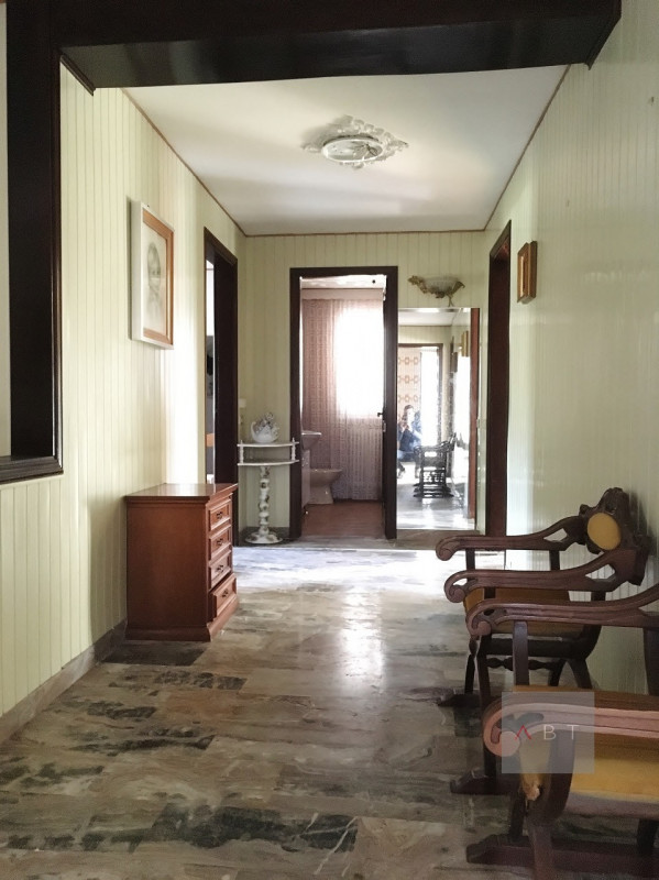 Situata nella frazione di Presina, casa singola da ristrutturare con possibilità di divisione in ...