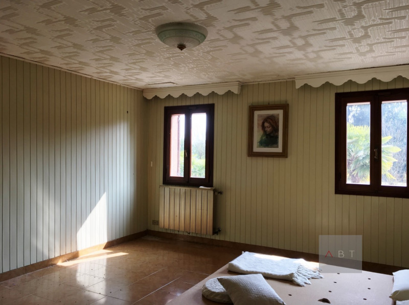 Situata nella frazione di Presina, casa singola da ristrutturare con possibilità di divisione in ...