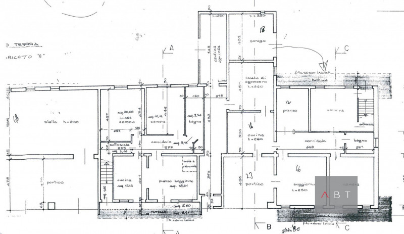 Situata nella frazione di Presina, casa singola da ristrutturare con possibilità di divisione in ...