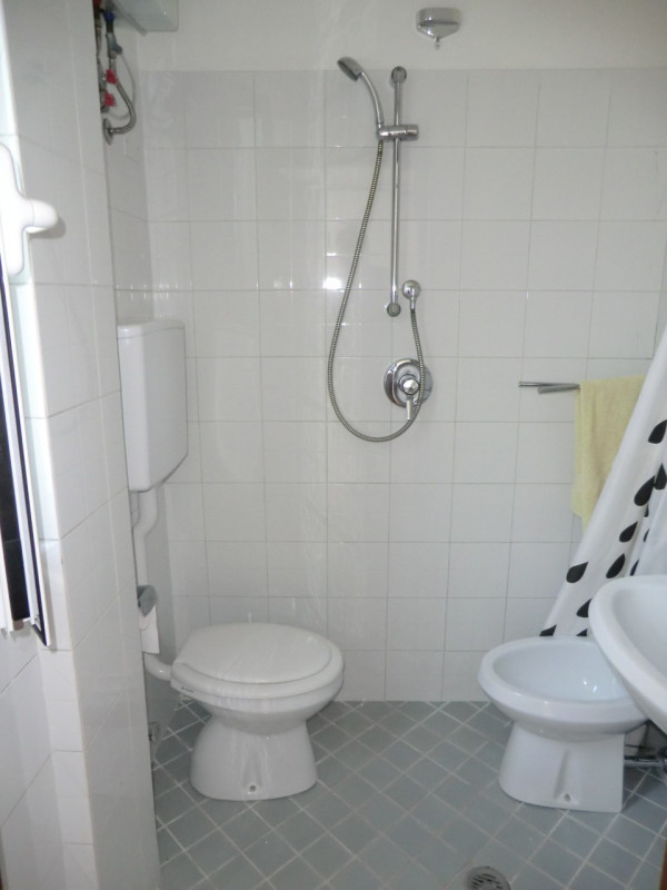 Sacra Famiglia, in zona residenziale verde e tranquilla, si affitta miniappartamento arredato che...