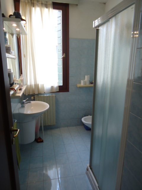 OTTIMO CONDOMINIO. RECENTE RISTRUTTURAZIONE CON ASCENSORE, RISCALDAMENTO/ARIA CONDIZIONATA CONTAB...