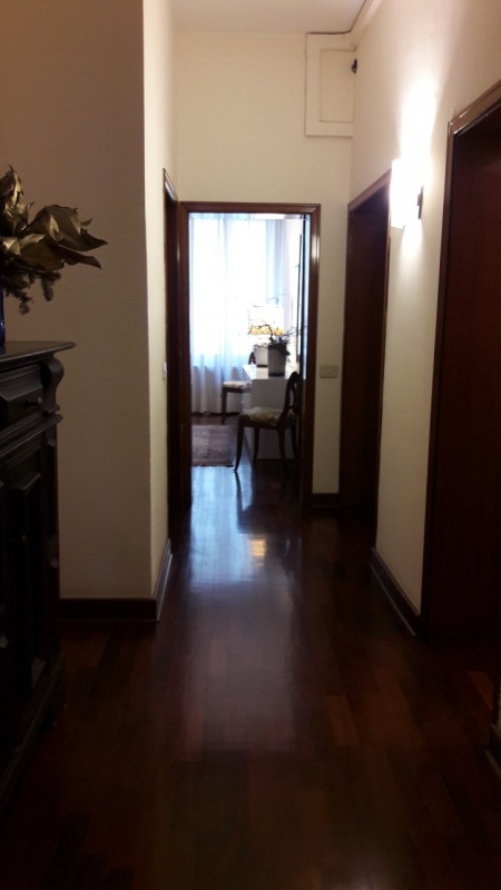 CENTRO DUOMO Stefania Pilotto Immobiliare propone ampio appartamento arredato molto bene. La posi...
