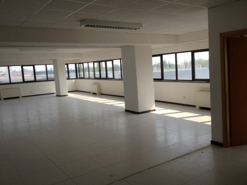 Padova Zona Industriale, Camin Affittasi Uffici in Torre , Mq 550 su piano Unico, possibilità di ...