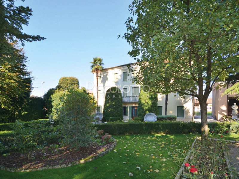 Rif. V3694 - Fonte, a soli 5 minuti da Asolo, antica Villa risalente ai primi del 1600 con anness...