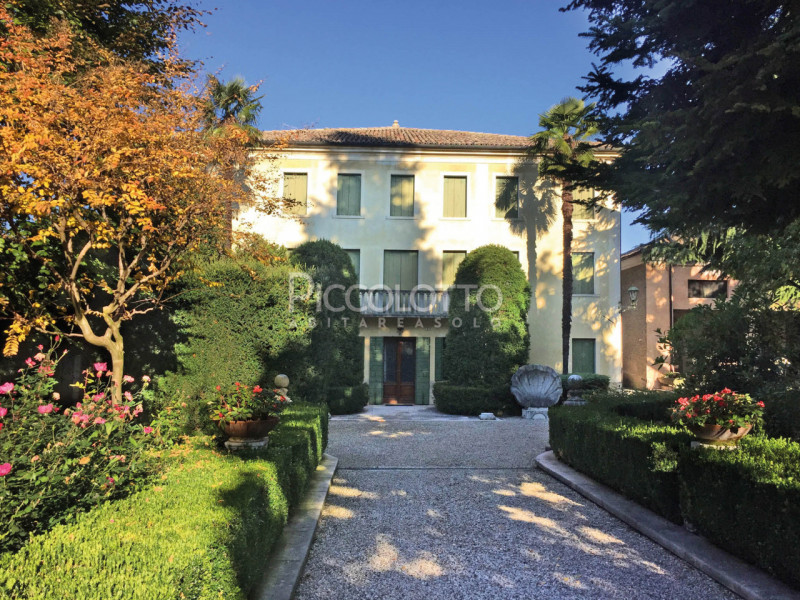 Rif. V3694 - Fonte, a soli 5 minuti da Asolo, antica Villa risalente ai primi del 1600 con anness...