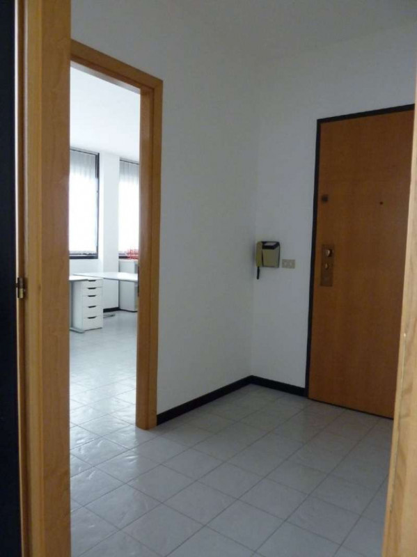A Carità  di Villorba (TV), piazza Aldo Moro, proponiamo in VENDITA ufficio di 57 metri quadrati ...