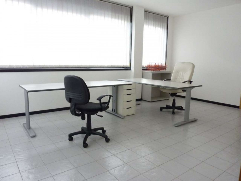 A Carità  di Villorba (TV), piazza Aldo Moro, proponiamo in VENDITA ufficio di 57 metri quadrati ...