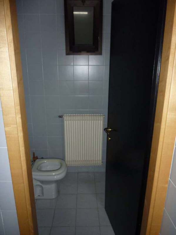 A Carità  di Villorba (TV), piazza Aldo Moro, proponiamo in VENDITA ufficio di 57 metri quadrati ...