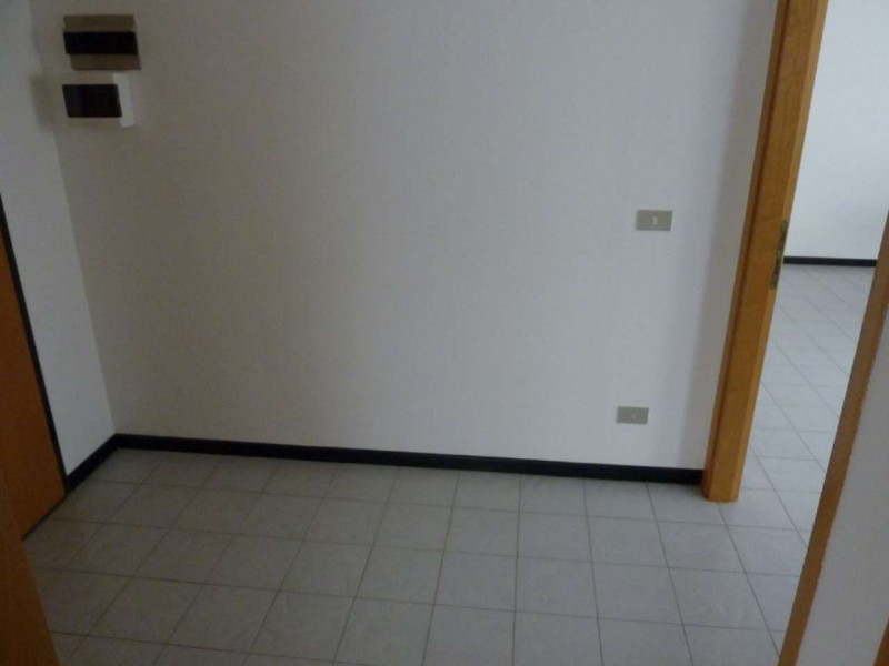 A Carità  di Villorba (TV), piazza Aldo Moro, proponiamo in VENDITA ufficio di 57 metri quadrati ...