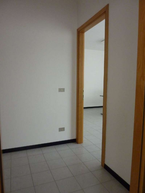 A Carità  di Villorba (TV), piazza Aldo Moro, proponiamo in VENDITA ufficio di 57 metri quadrati ...