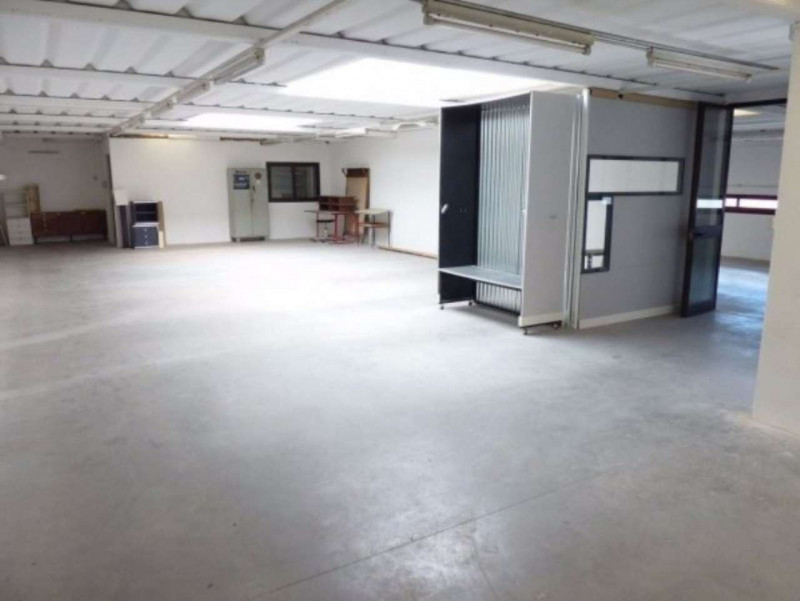 A Villorba zona industriale, proponiamo in affitto magazzino/deposito/laboratorio, al piano primo...