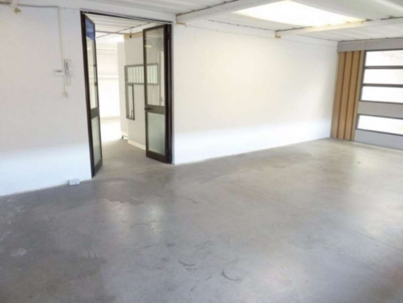 A Villorba zona industriale, proponiamo in affitto magazzino/deposito/laboratorio, al piano primo...